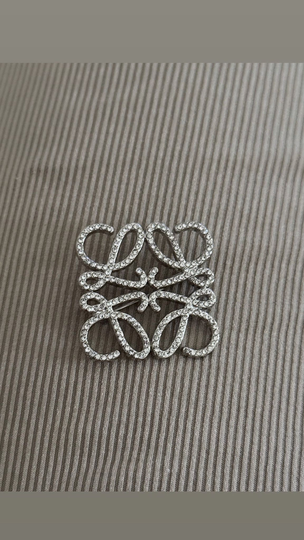 Broche mini loe
