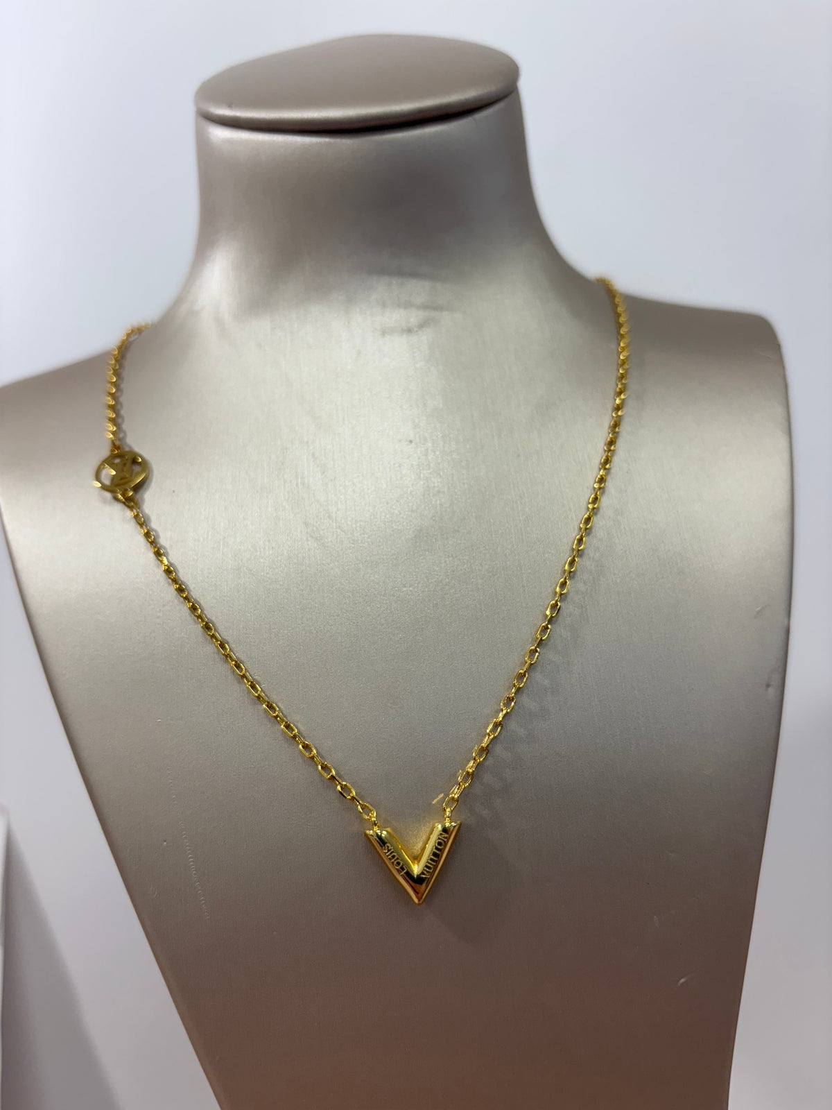 Collier V