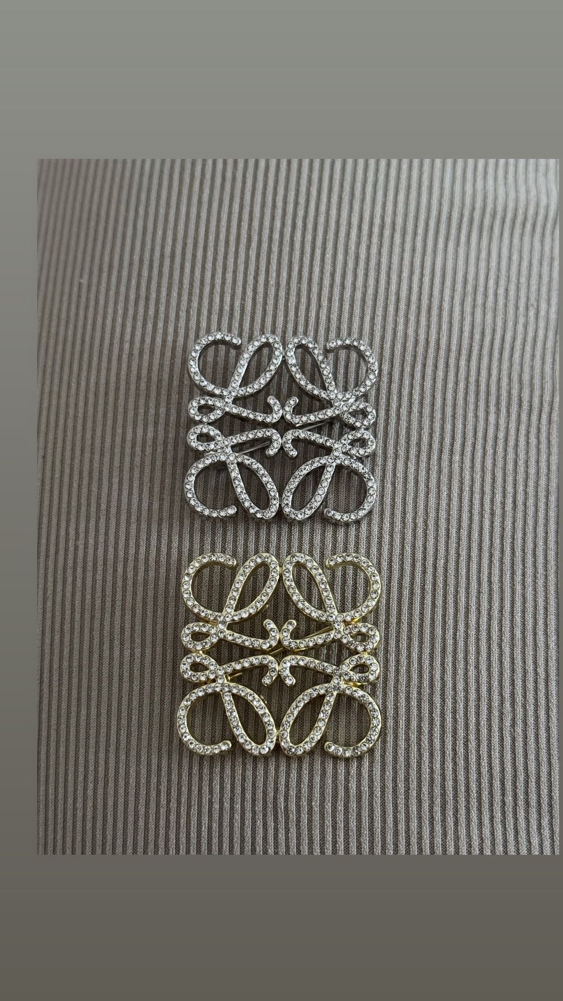 Broche mini loe